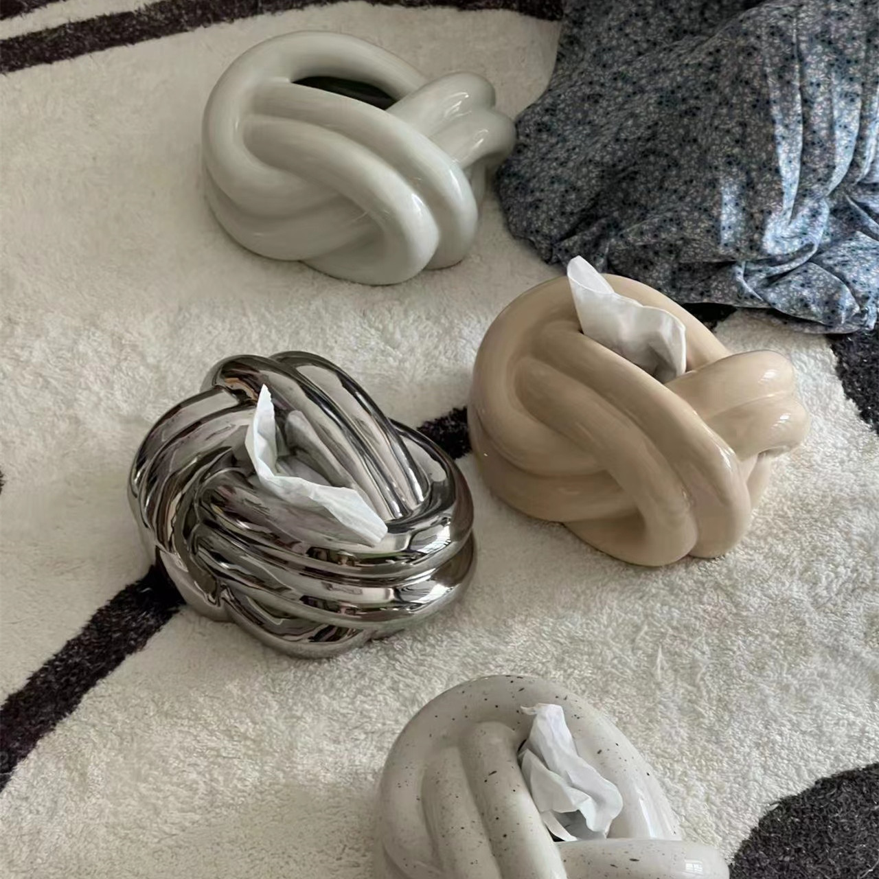 Creative life knots, fun tissue boxes, living room coffee table, dining table, bedroom ceramic tissue boxes, personalized and cute for home use Application Scenario