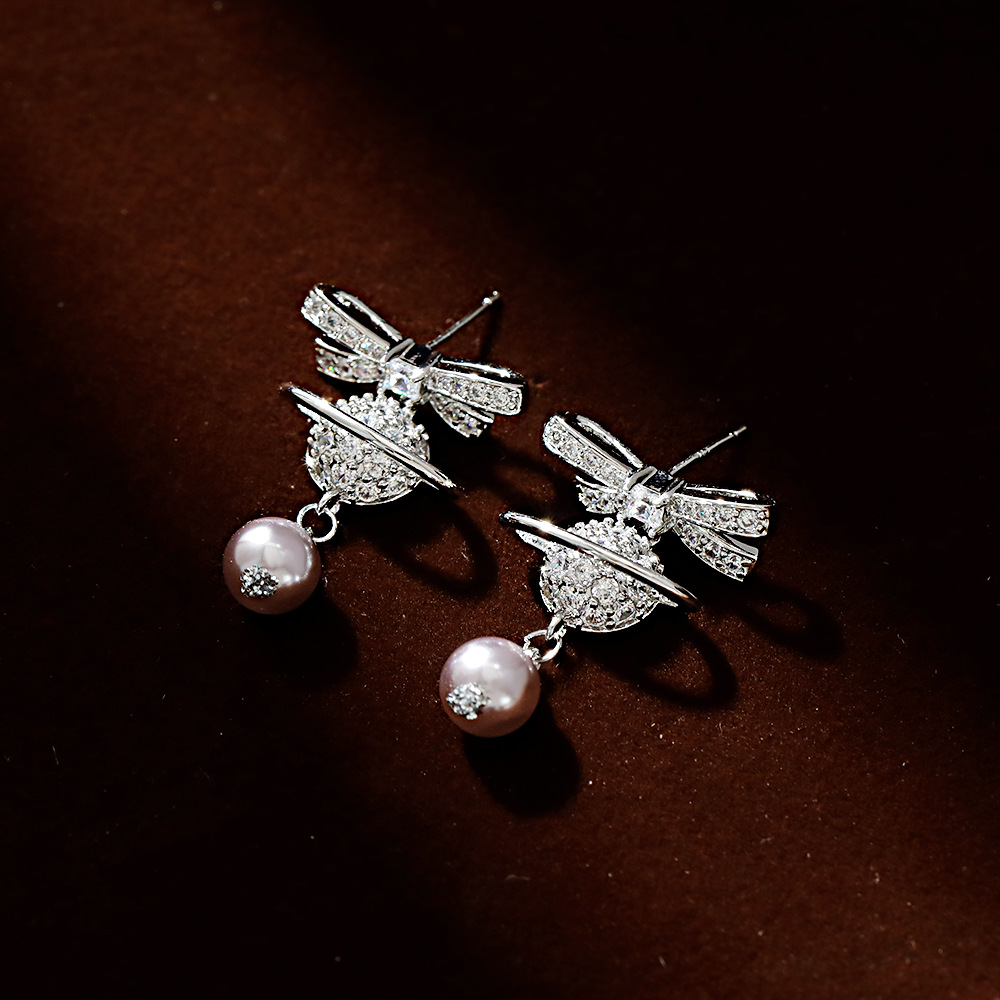 Hyacinth2025 shake bang style pendientes elegante personalidad perla pendientes diseño único mariposa de lujo ligero incrustado lleno de diamantes orillos Specification image
