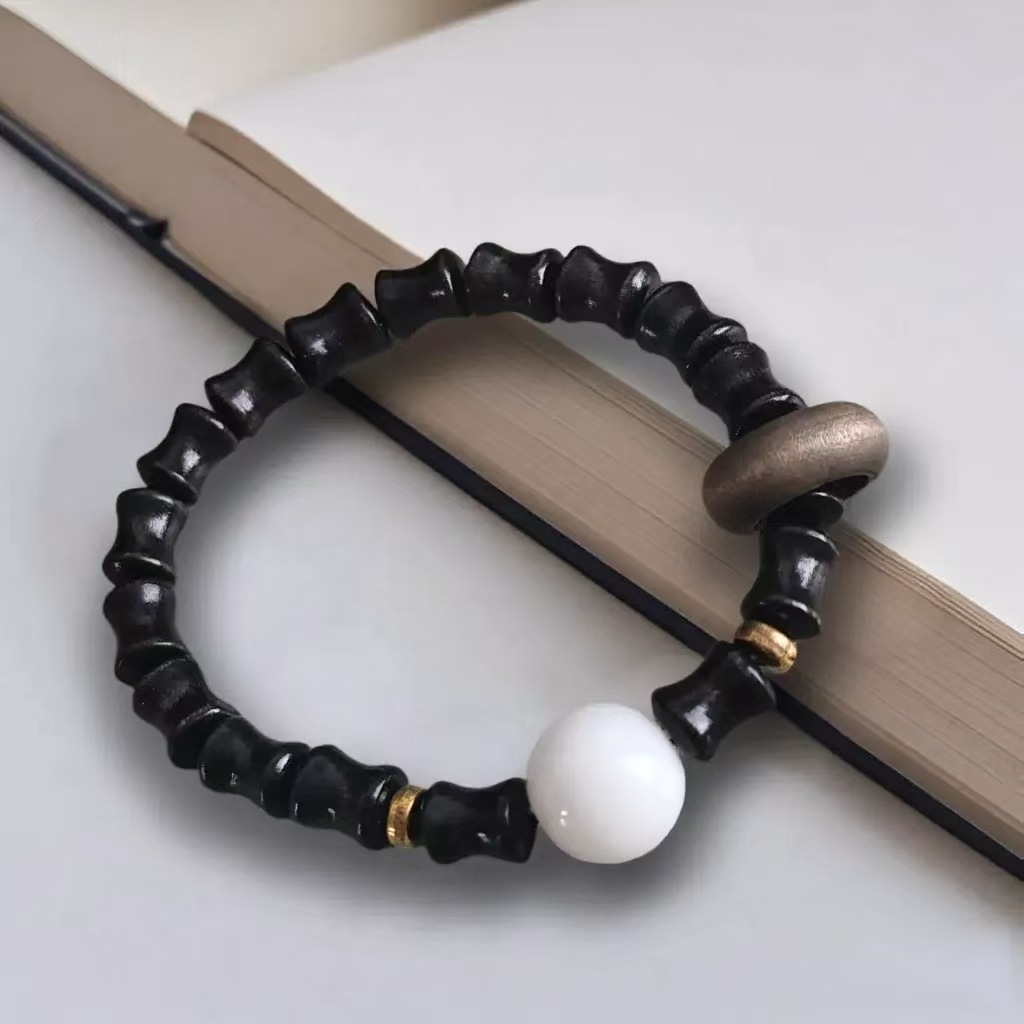 New green sandalwood bamboo joint bracelet, ancient-style black rosewood sandalwood handcrafted beads, cultural playthings and prayer beads, wholesale from the manufacturer Application Scenario