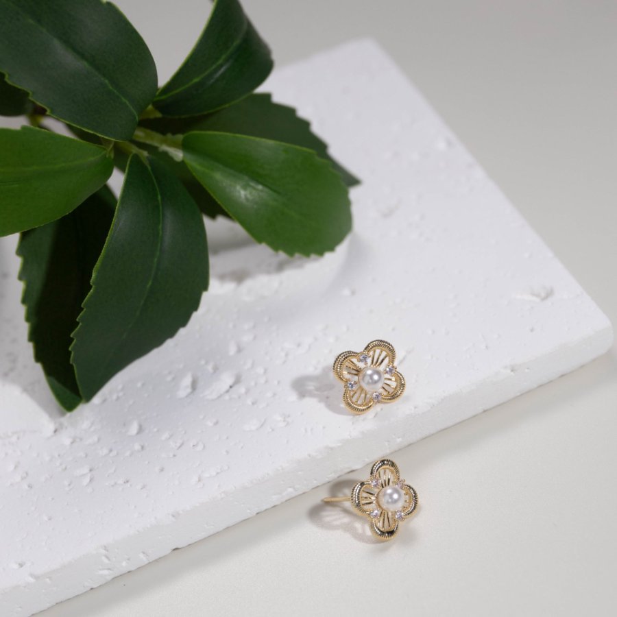 The new copper-plated real gold bestseller S925 silver needle four-leaf clover stud is elegant and versatile Specification drawing