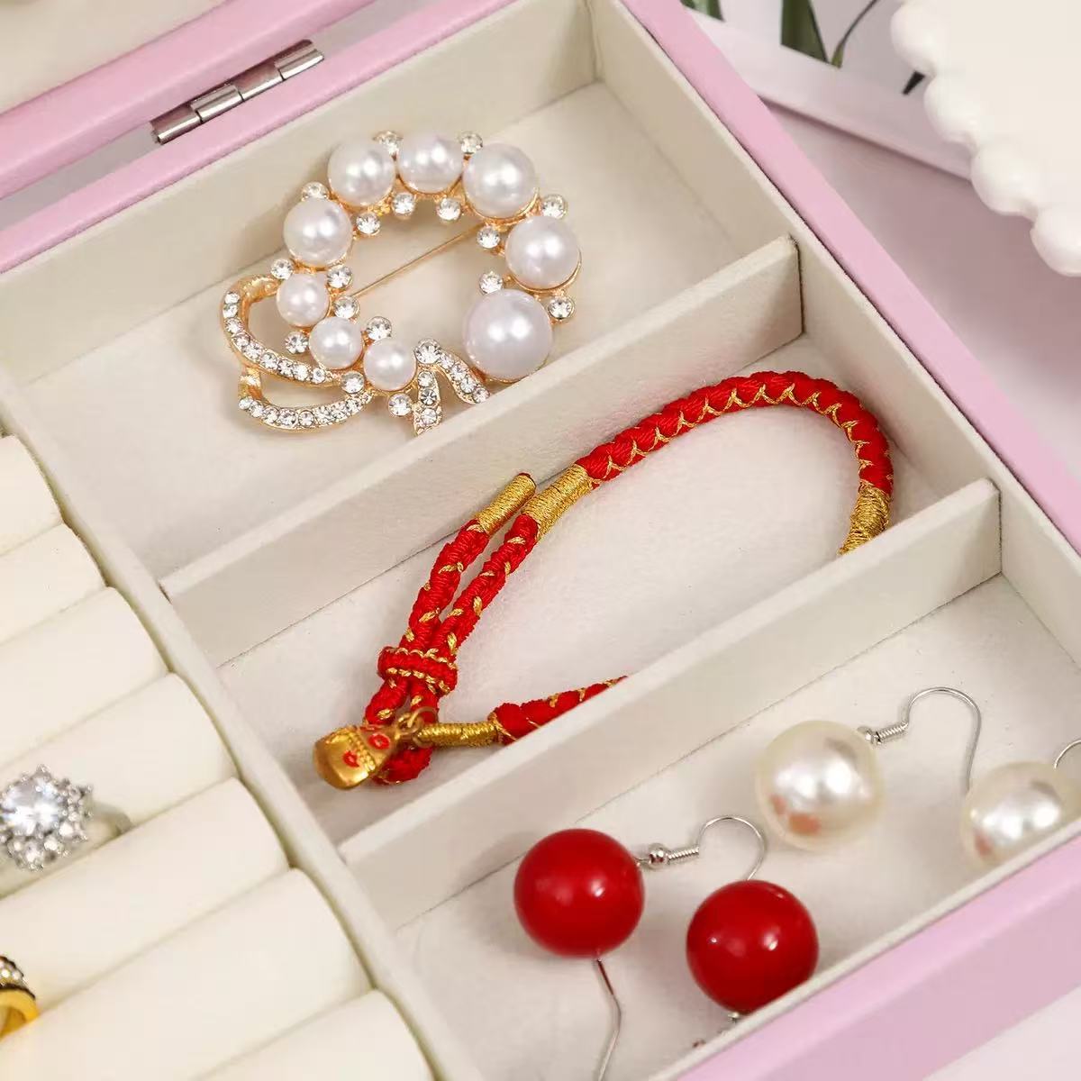 2026 Anti-oxidation Internet Celebrity Bestseller Single-layer jewelry box Portable jewelry ring Stud jewelry packaging box Application Scenario