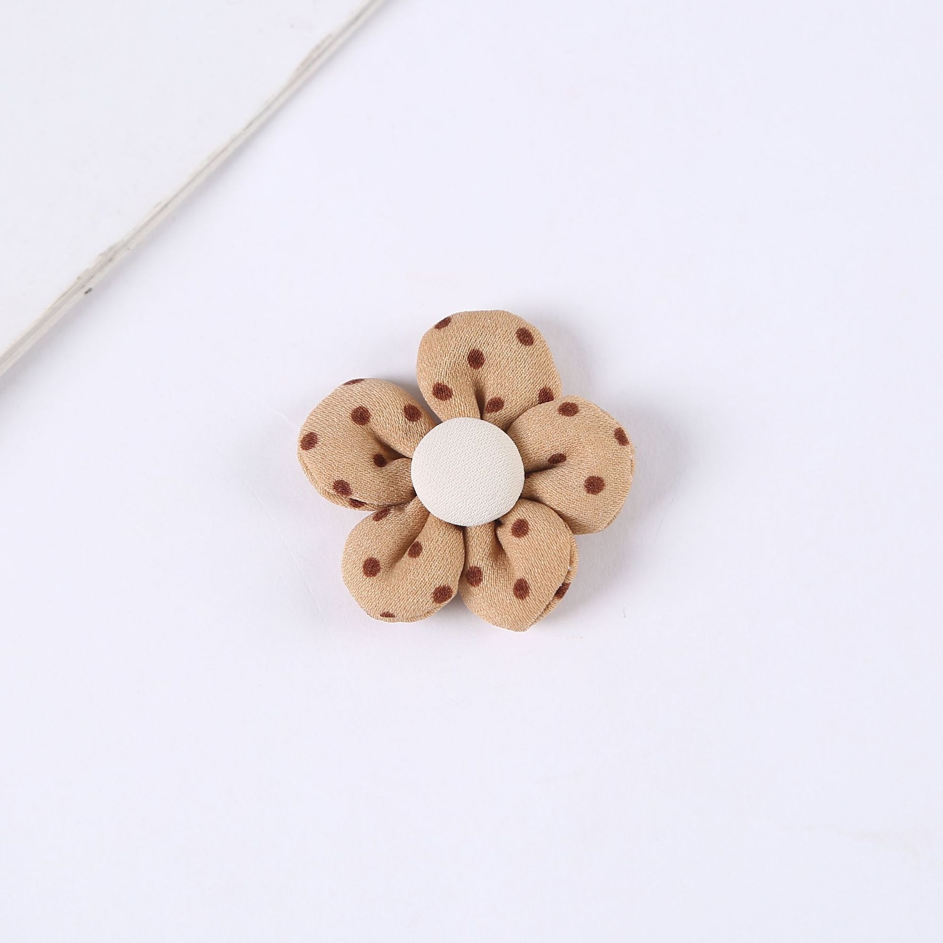 Spotted five-petal flower bow accessories, shoes, hats, clothing, socks, accessories, children's handmade accessories and accessories Specification image