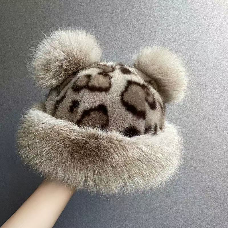 A women's autumn and winter faux fur thickened, warm, fashionable and versatile cap with little bear ears and leopard print fur details Picture