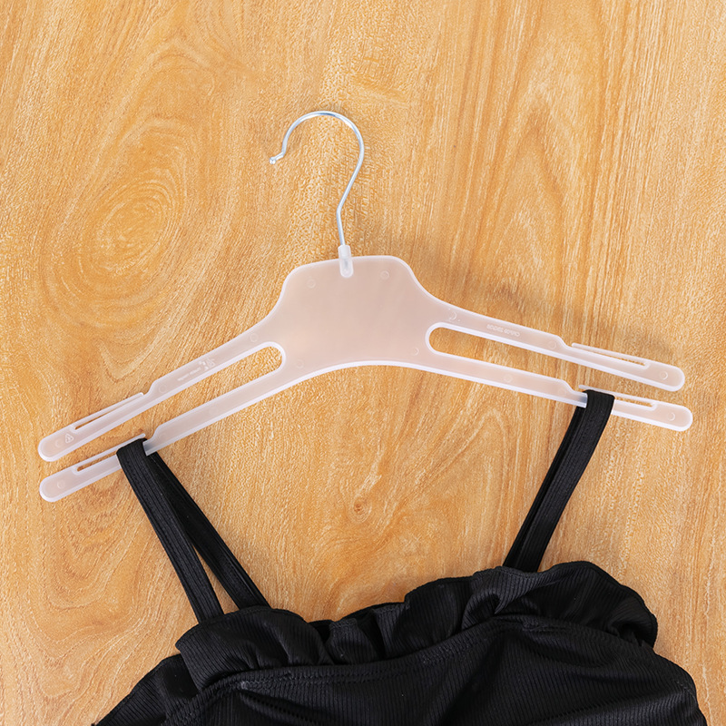 Shoulder seamless double-layer clothes hanger, household clothes hanging and drying rack, clothes hanger hanger, clothes hanger hanger, household multi-functional hanger Application Scenario