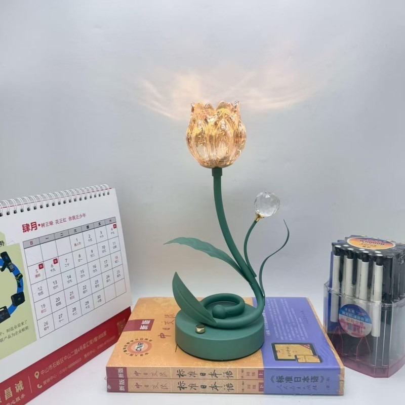 2026 New style country-style flower table lamp, French-style decorative bedroom bedside lamp, popular tulip ambient light beside the sofa Application Scenario