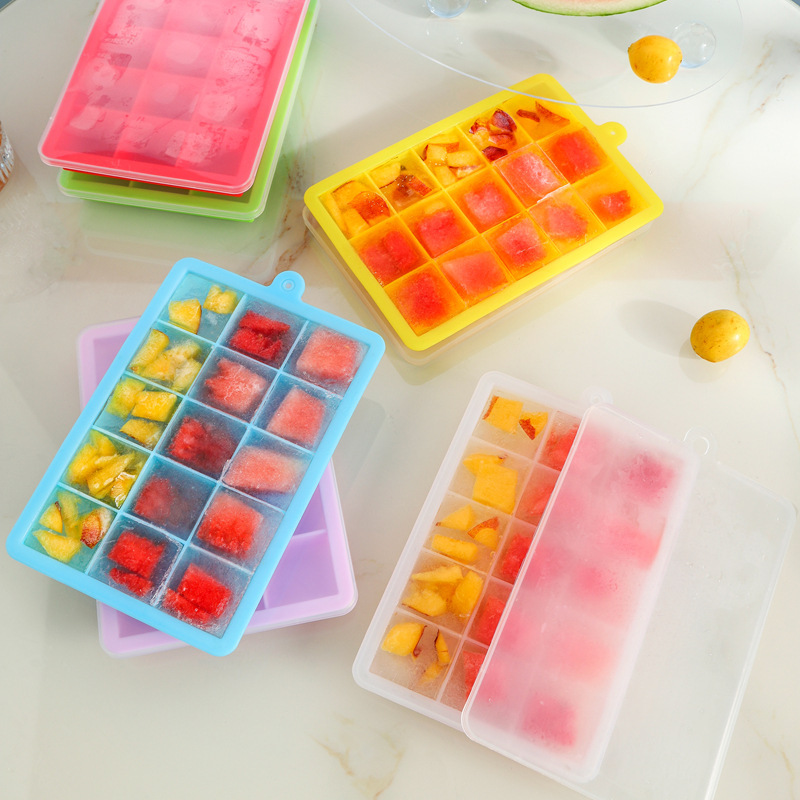 Wholesale 15-compartment covered ice-making boxes, household food-grade ice-making compartments, 24-compartment square ice-making compartments, silicone ice cube molds Application Scenario