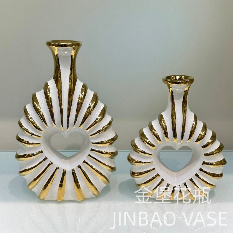 Nordic popular ceramic vase, gilded office and living room decoration item, fresh flower simulation flower arrangement, flower container, heart details Picture