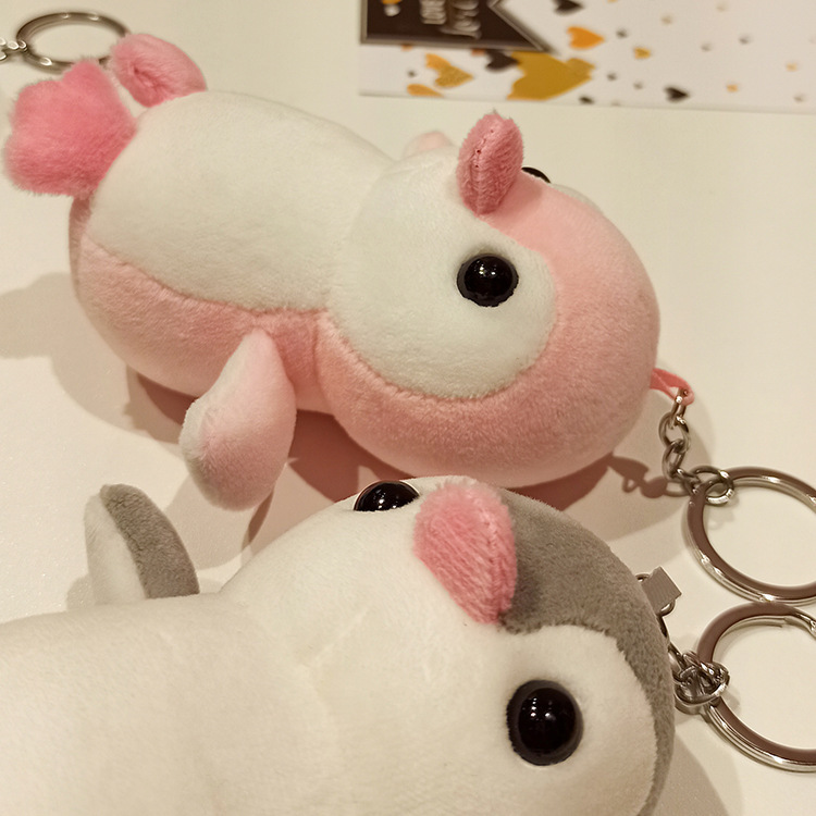 Wholesale of creative cartoon four-sided bouncing penguin plush pendants, cute animal dolls, bags, car keychains and pendants Application Scenario