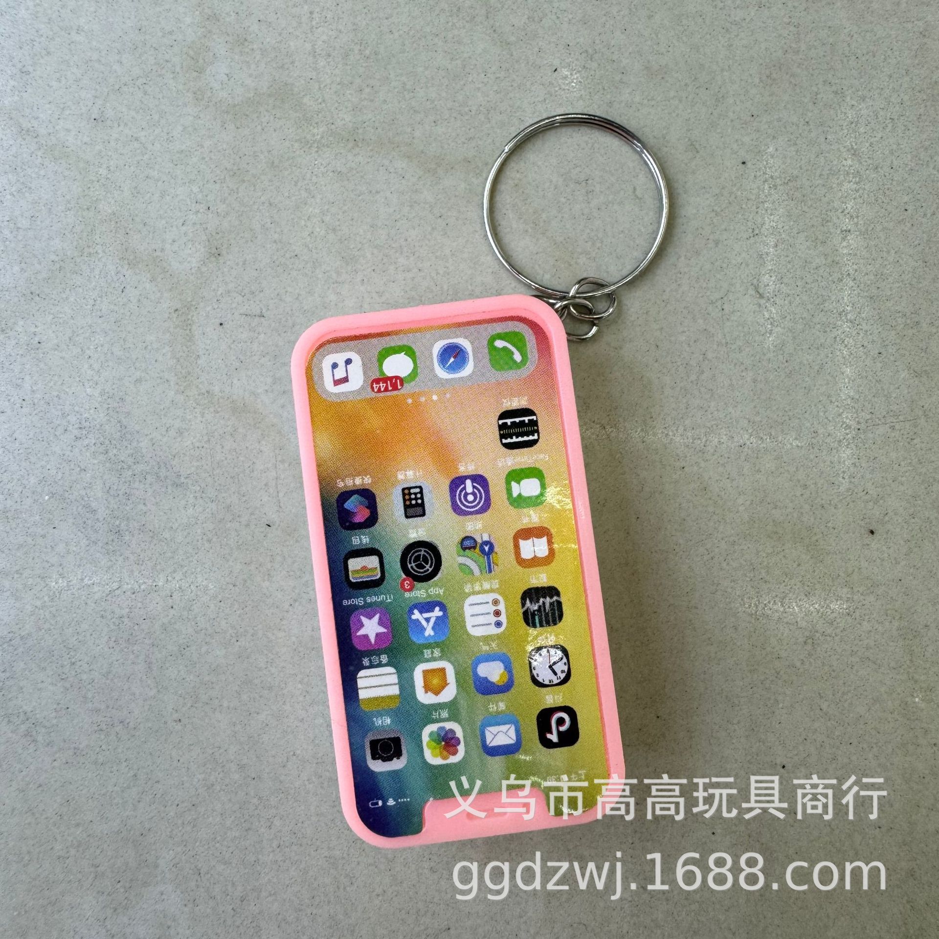 Light-emitting toys, anti-counterfeiting mobile phone keychains, flashlights, easy to carry, factory wholesale Application Scenario