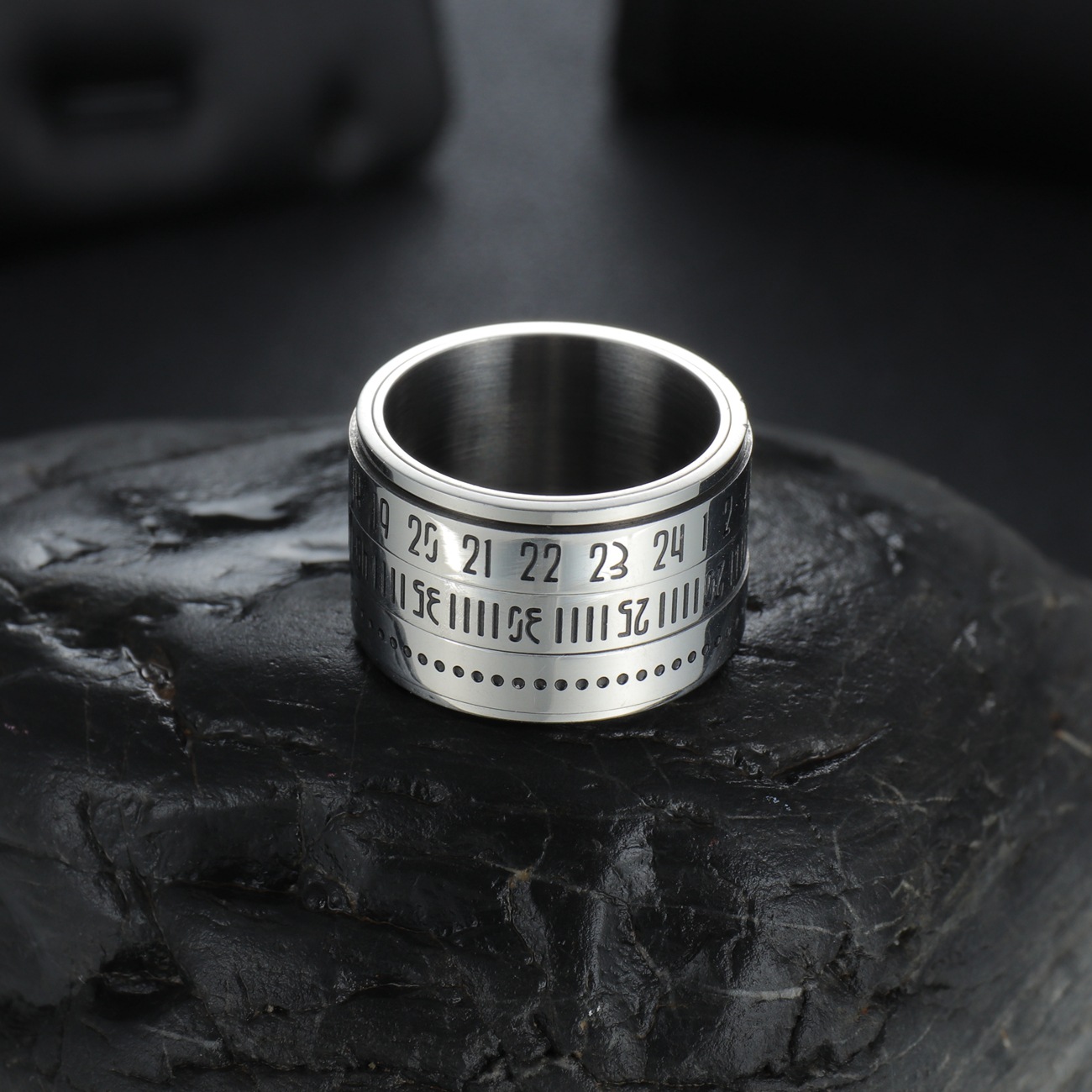 Cross-border Amazon new product titanium steel Arabic numeral rotating ring, trendy men's rotating ring in stock wholesale