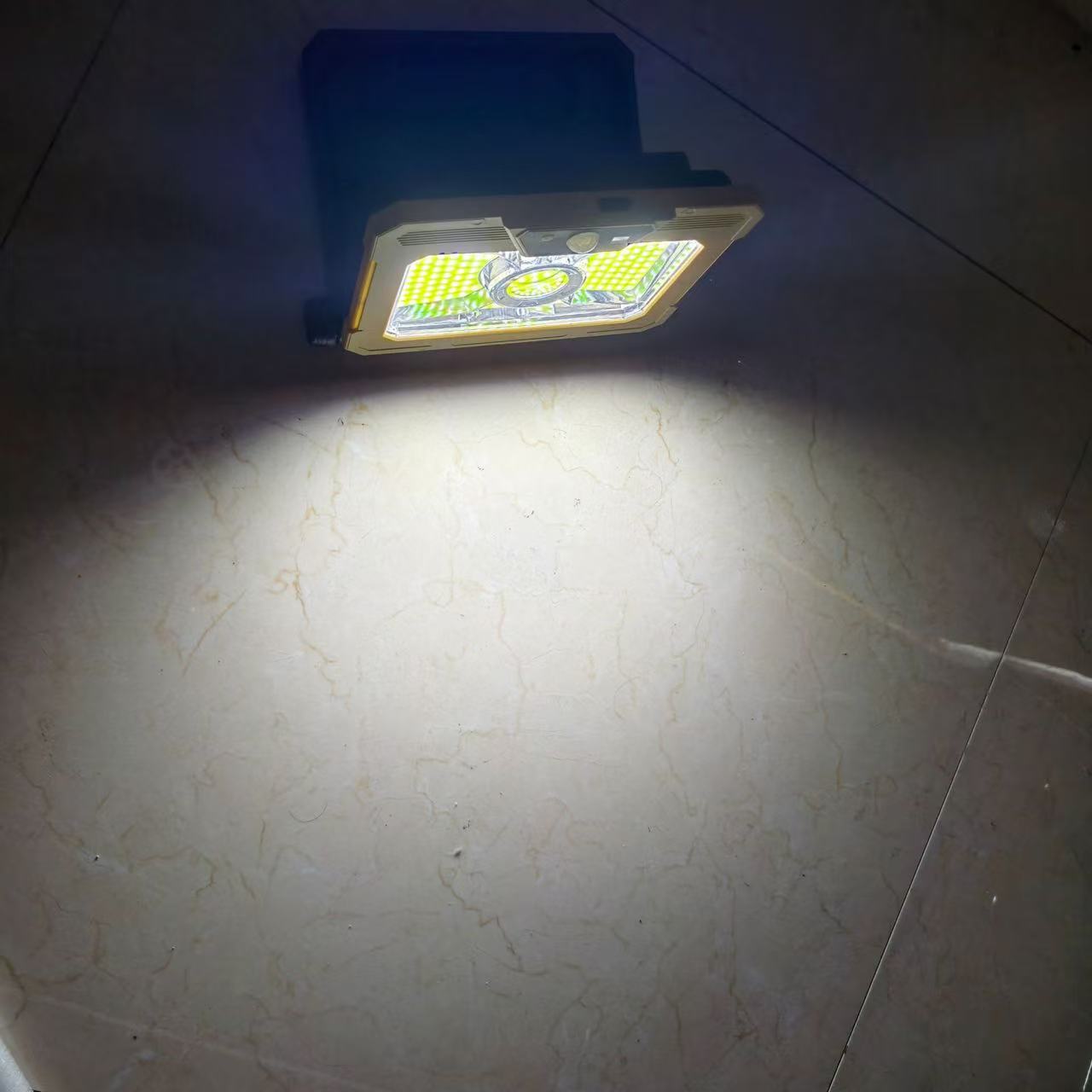 Solar garden lamps, solar panel street lamps, rainproof and waterproof lighting, energy-saving rechargeable outdoor garden lamps Application Scenario