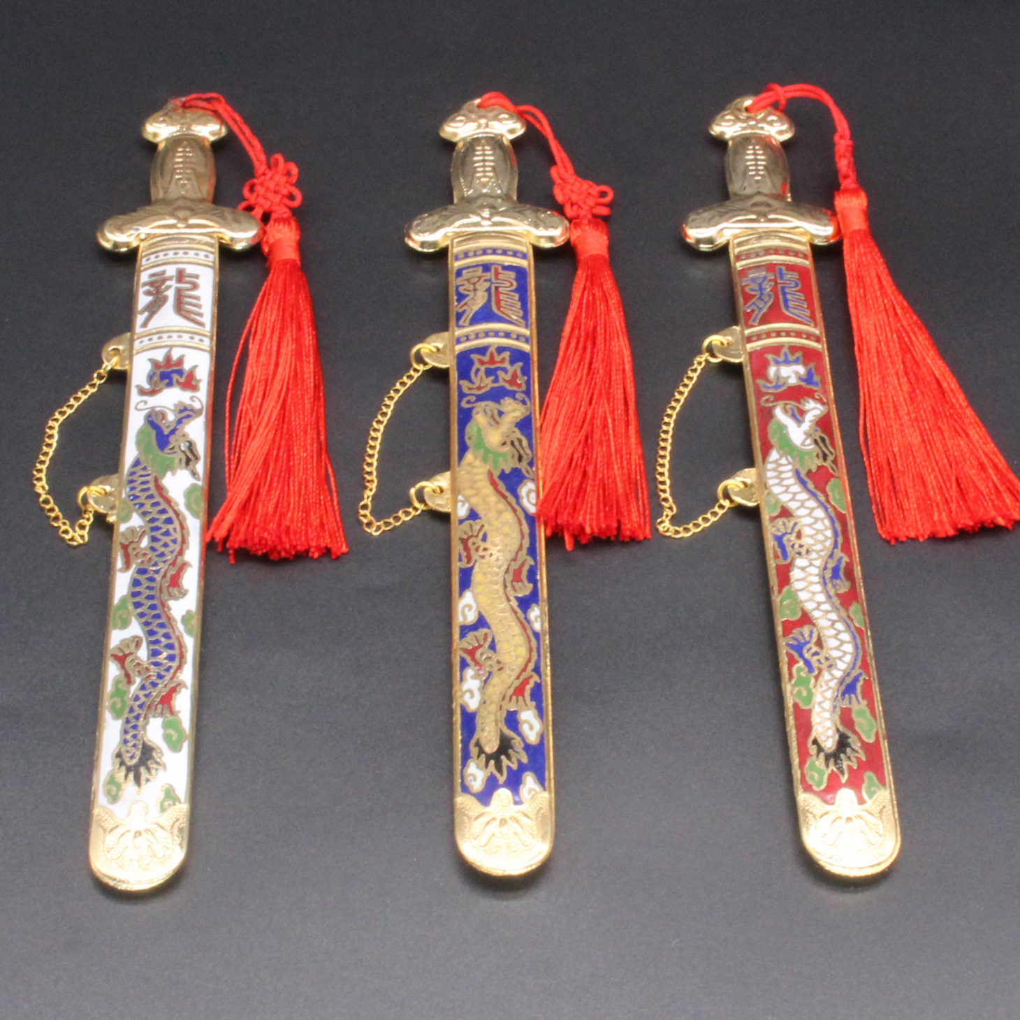 Beijing Cloisonne vintage goods are being exported back to the cultural and recreational collection machine. Copper body enamel dragon pattern tassel sword
