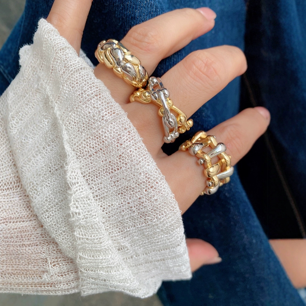 This is a niche design for women, featuring a high-end and fashionable European and American style. It is a unique hollowed-out woven ring with copper plating and 18K gold full figure