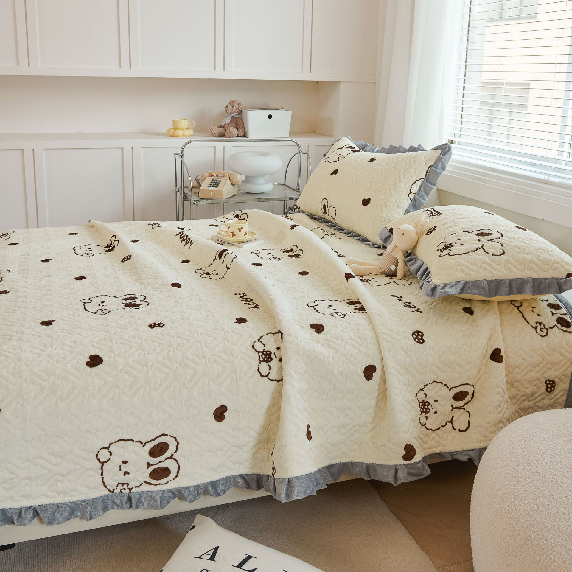 新款加厚牛奶绒夹棉床盖三件套防滑炕垫花边绗缝榻榻米床单盖毯