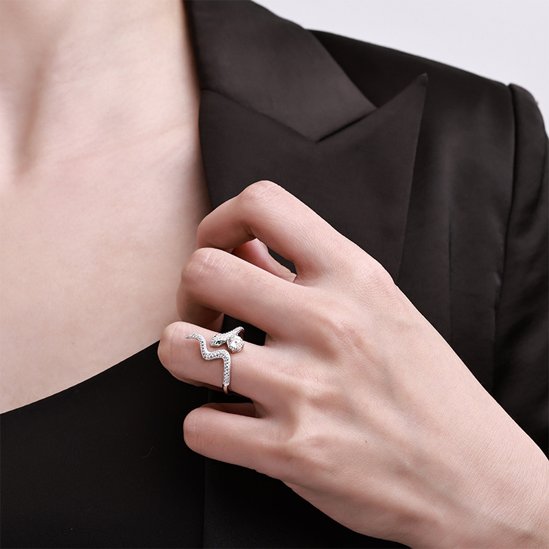 Zhuoheng Select S925 sterling Silver unique snake-shaped high-end Design Moissanite Diamond Ring, cross-border non-fading spiritual snake ring Specification image