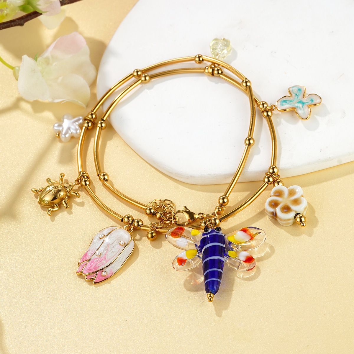 摆摊用小商品/欢赏鱼/微缩景观/手提花灯/多肉仿真花产品图