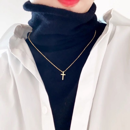 New stainless steel cross necklace, 18k gold pendant collarbone chain, women's high-end neckchain, titanium steel, does not fade Specification image