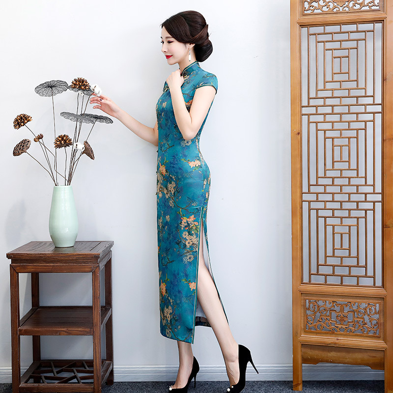 A new Chinese-style long cheongsam in the Republic of China era, with a traditional Chinese style, has been improved for young women. It exudes a sense of luxury and is a retro, slimming fashion show style Specification image