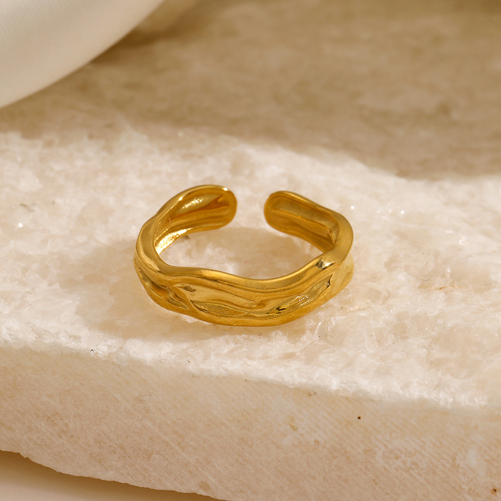 Retro and trendy exaggerated real gold electroplated ring for ladies, European and American fashion, irregular and irregular-shaped opening adjustable ring Application Scenario