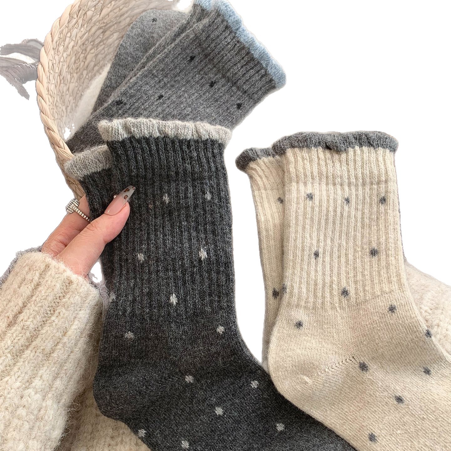 Women's mid-calf cotton socks for autumn and winter, with gentle polka dots and lace, versatile, long-calf retro dopamine wide-mouthed outerwear Item Picture
