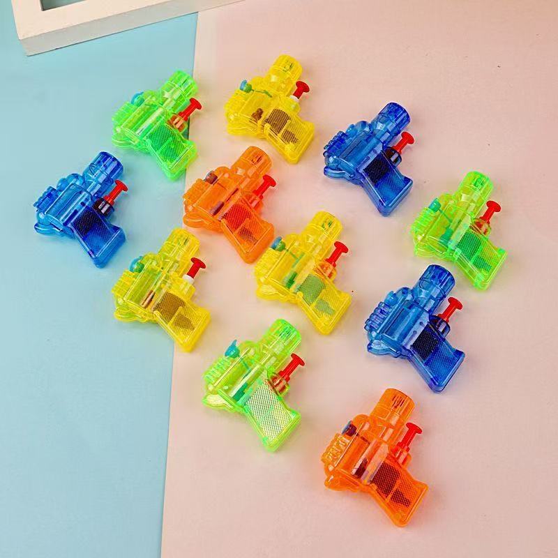 Mini water spray guns, children's summer beach water play and splashing water toy guns, kindergarten small gifts, student prizes wholesale Application Scenario