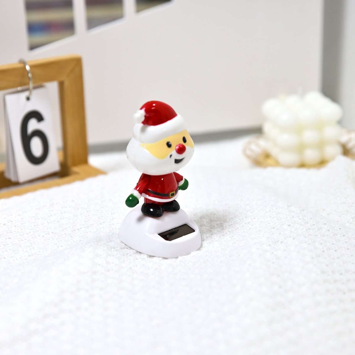 Factory direct sales of solar car interior ornaments, Christmas festival gifts, and cute Santa Claus decorations available for wholesale Application Scenario