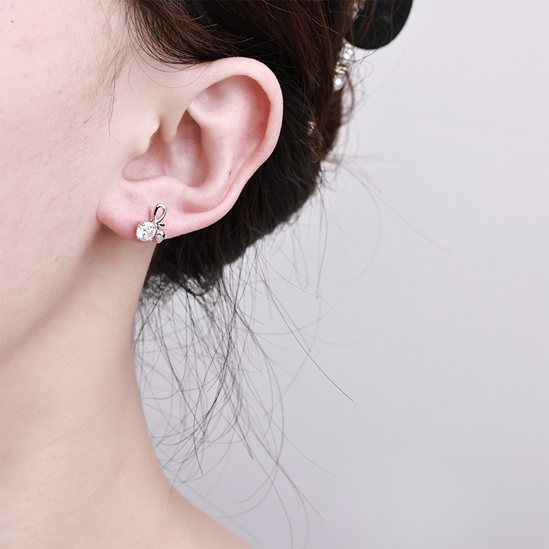 卓恒甄选新款韩版s925纯银耳钉莫桑钻耳饰经典银杏叶耳钉1克拉莫桑石耳釘细节图