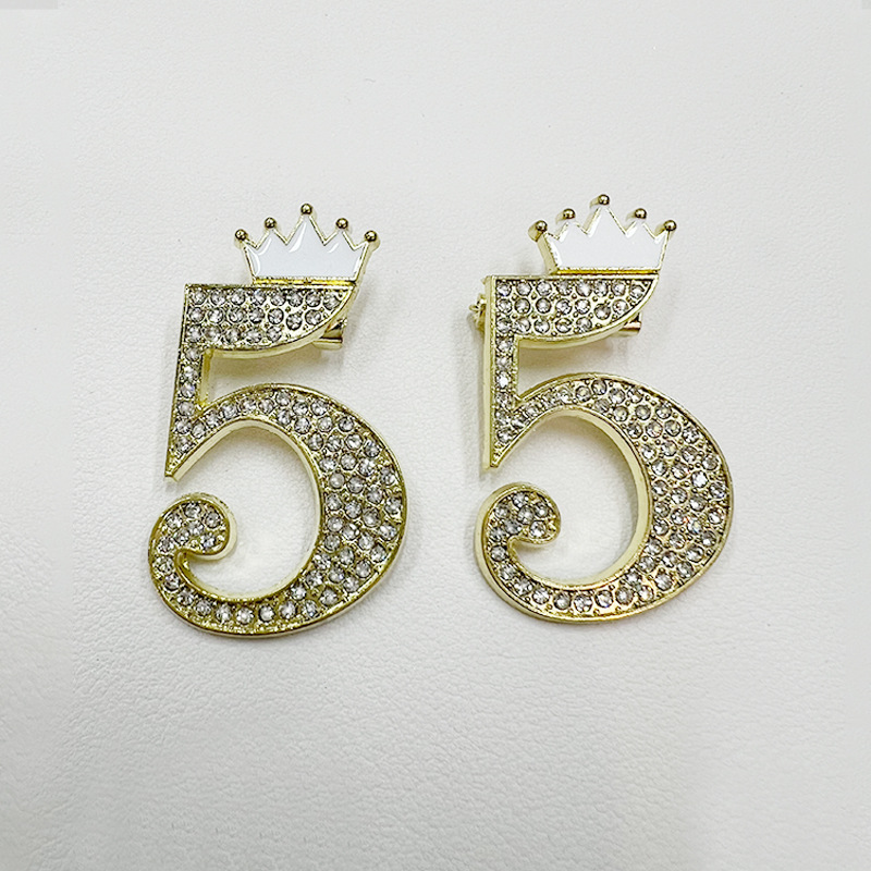 创意数字5珐琅胸针ins风设计感小众皇冠西服外套胸花服装配饰批发
