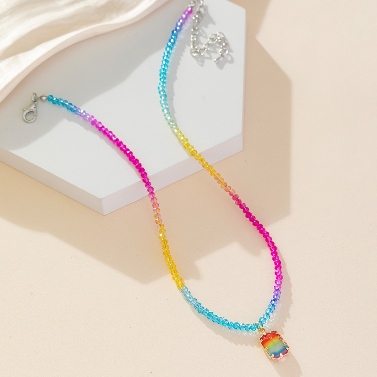 This light luxury and high-end colored crystal zircon beaded necklace is sweet and fresh for women. Wholesale collarbone chain with a versatile design Application Scenario