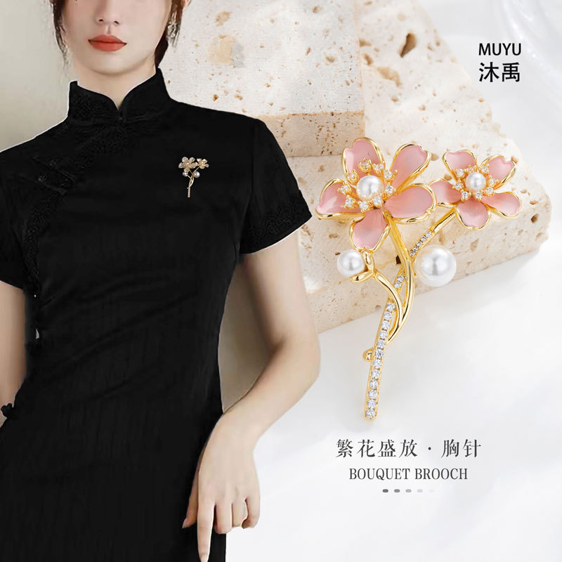 Fashionable and elegant cherry blossom brooches, niche and light luxury style flower brooches, new best-selling pins, suit jackets and accessories Application Scenario