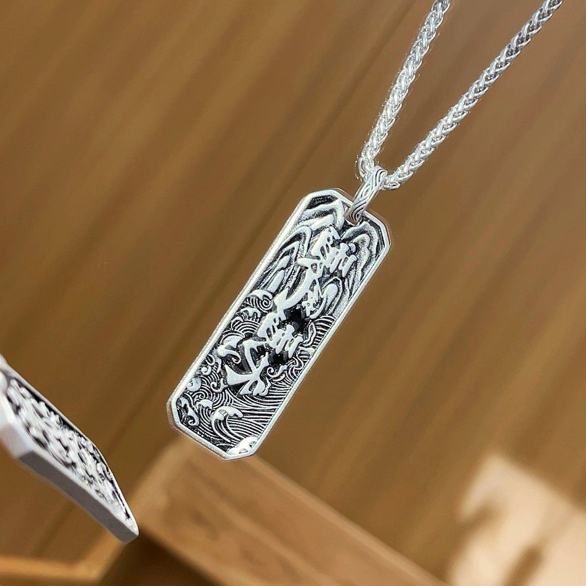 "Smooth Sailing Men's Pendant, unique retro copper-plated Miao silver necklace, hip-hop sweater chain, Instagram niche male trend. Specification drawing