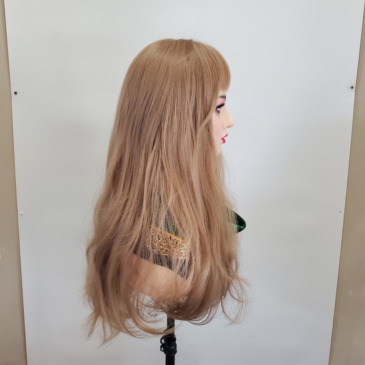 Air bangs long curly hair wigs in multiple colors and styles, trendy straight bangs with sea waves, natural milk tea color for daily wear Application Scenario