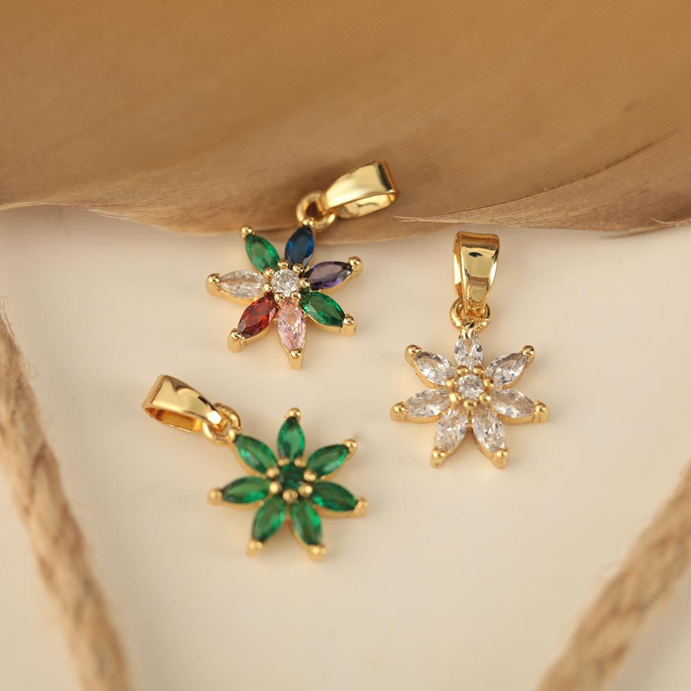 New best-selling flower copper-plated necklace, 18K gold-plated five-petal flower pendant, versatile necklace, factory direct sales and wholesale for women details Picture