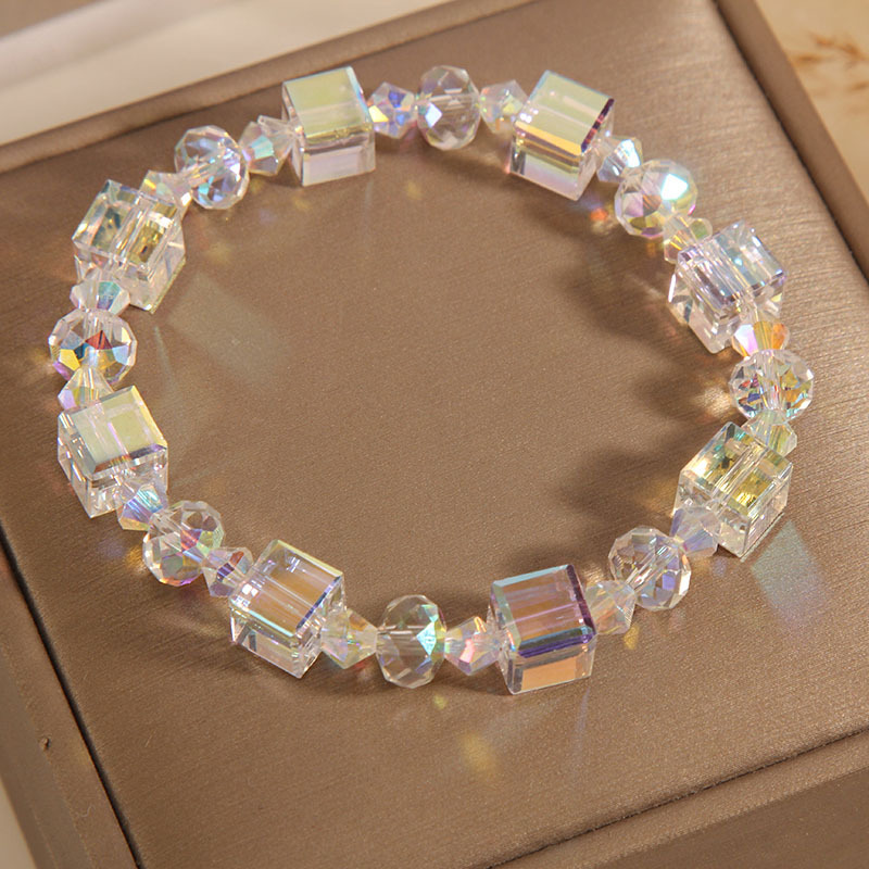 The sparkling magic bracelet is an Austrian crystal bracelet with a unique design. It's a gift of sugar cubes for your girlfriend and best friend