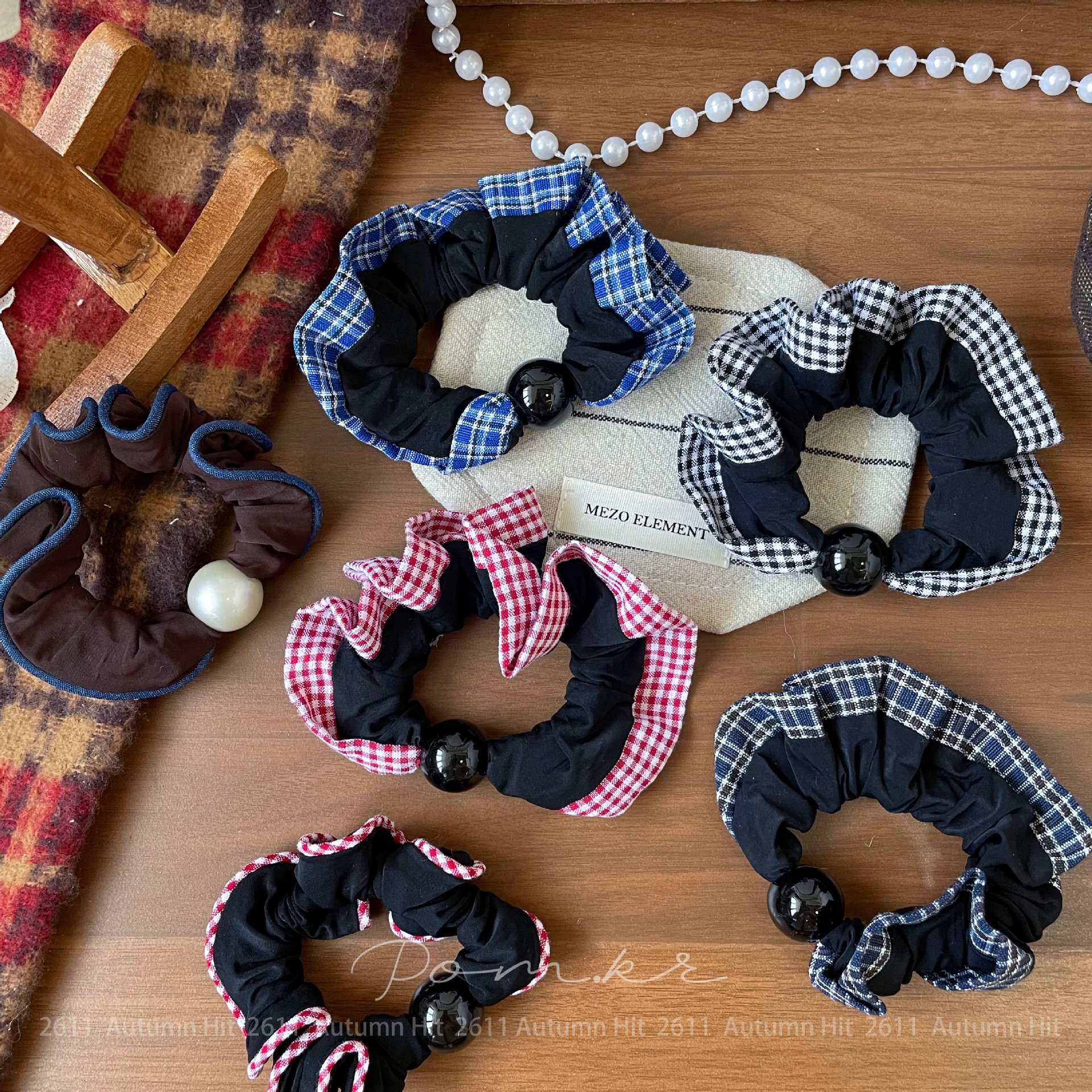 The Korean-style ins color-blocking checkered hair band with pearl accents, the large intestine circle, the elegant ponytail hair tie, and the niche design sense details Picture