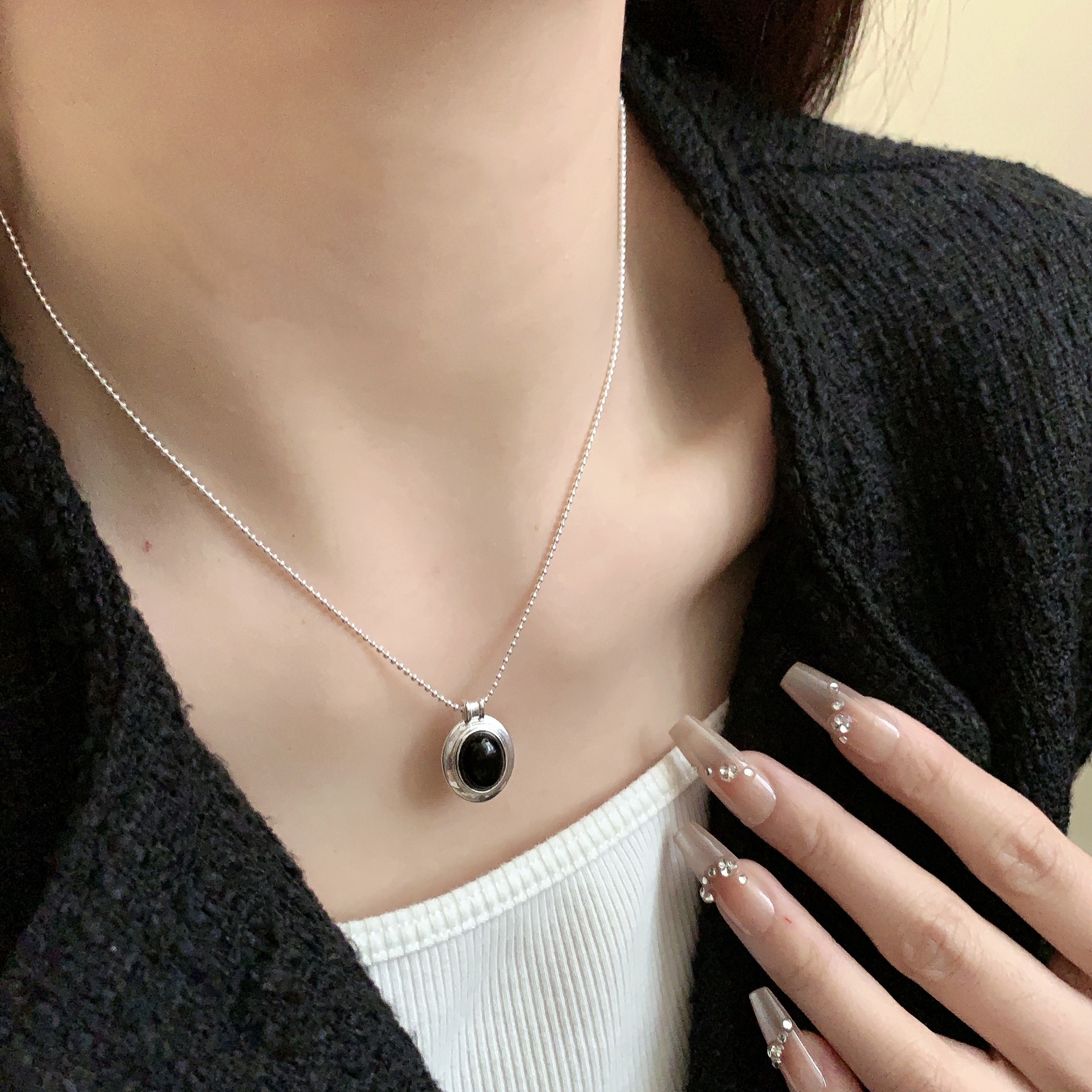 Autumn and Winter S925 sterling silver 11.15 French vintage retro style black agate oval necklace, women's Instagram cold style collarbone chain Item Picture