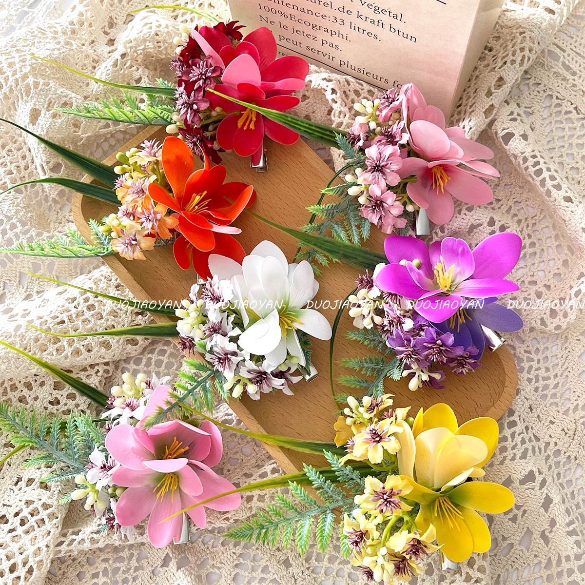 New fabric flower hair clips, vivid and realistic three-dimensional flower hair accessories, Hawaiian beach vacation headwear and hair flowers Application Scenario