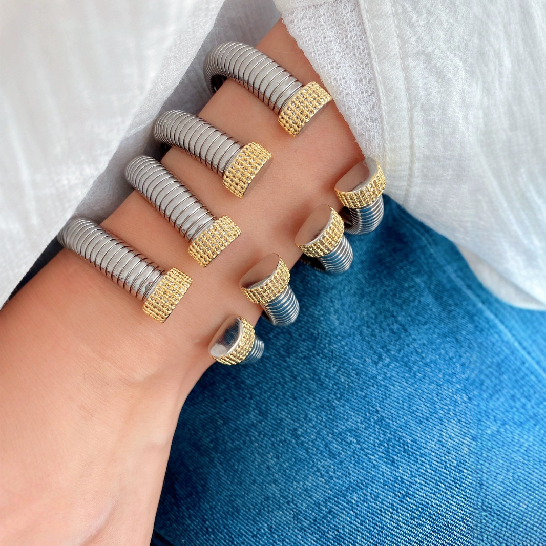A light luxury, niche wide elastic vertical striped ring bracelet with a high-end and exquisite feel, a trendy vintage open-top diamond jewelry details Picture