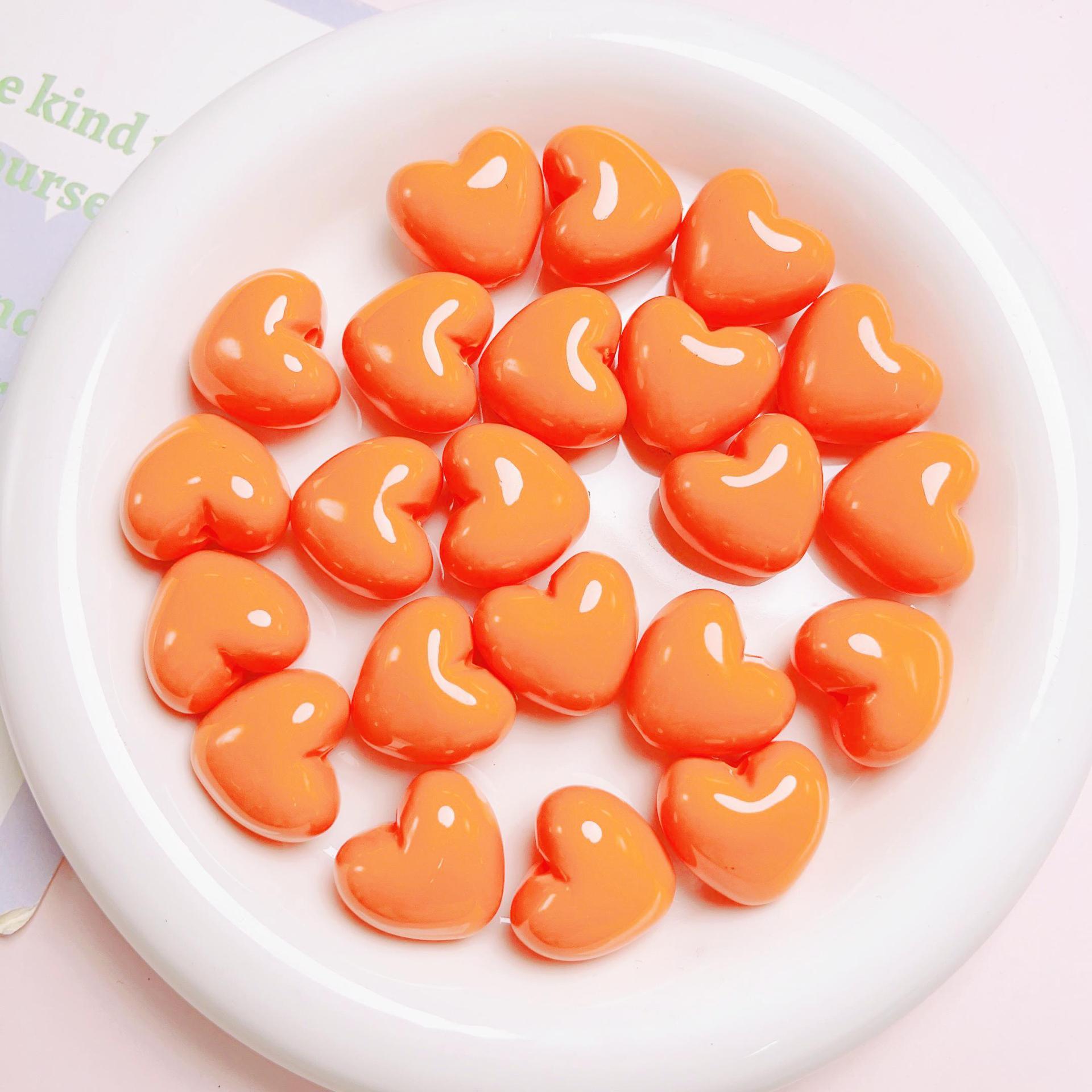 Colorful lacquered chubby heart-shaped beads DIY handcrafted loose beads hand-painted base beads cute ins mobile phone chain pendant beads decoration Application Scenario