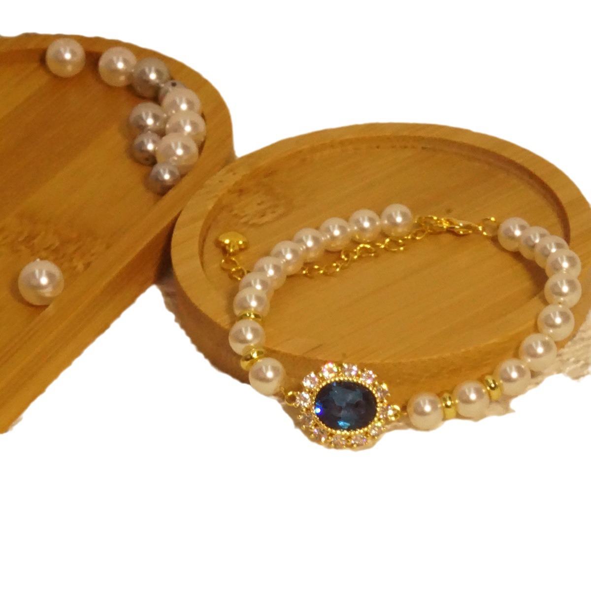 Aquamarine pearl bracelet, a retro jewelry from the Shi family, is a classic and versatile gift for women, featuring elegant and retro pearls Item Picture