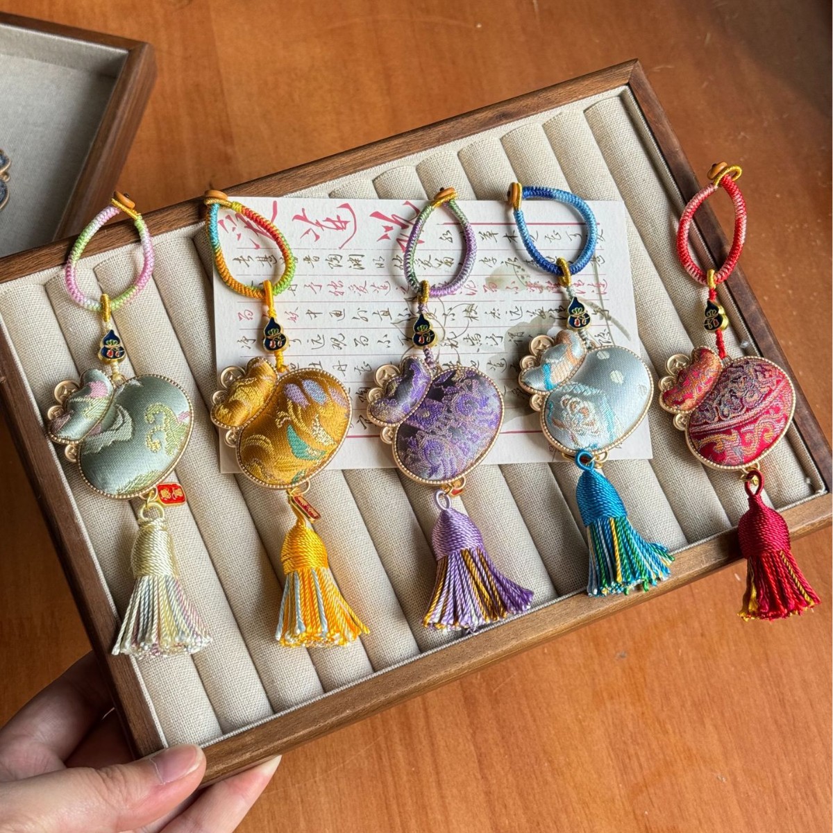 Intangible cultural heritage handcrafted imitation of Song brocade, large money bag, tassel style pendant, lucky bag, car hanging, mobile phone chain clip, new Chinese ancient style