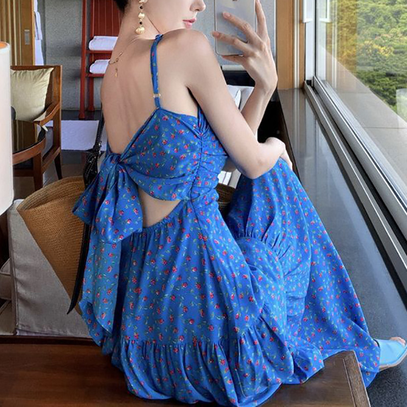 French backless floral blue halter dress, a new summer style long dress with a slimming and waist-cinching design details Picture