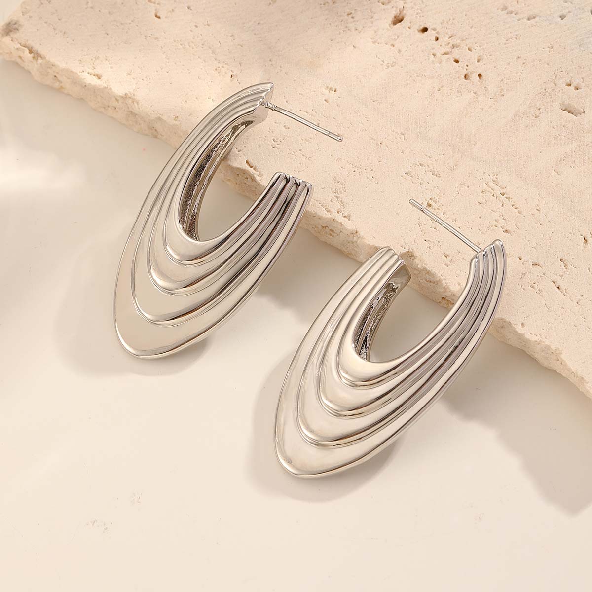 Nasha cross-border European and American copper-plated 18K real gold teardrop U-shaped earrings for women, S925 silver needle, fashionable, exaggerated and niche stud earrings Specification image