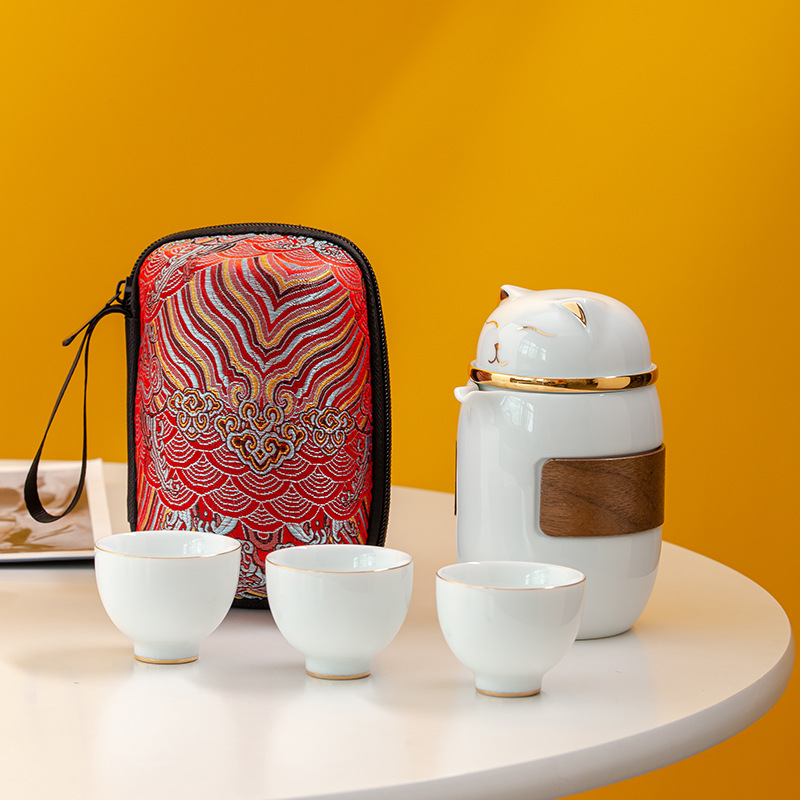 【 Maneki Neko 】 Quick Guest Cup Ceramic Travel Tea Set, one pot, three cups Gongfu tea set, portable and easy to carry for tea brewing details Picture