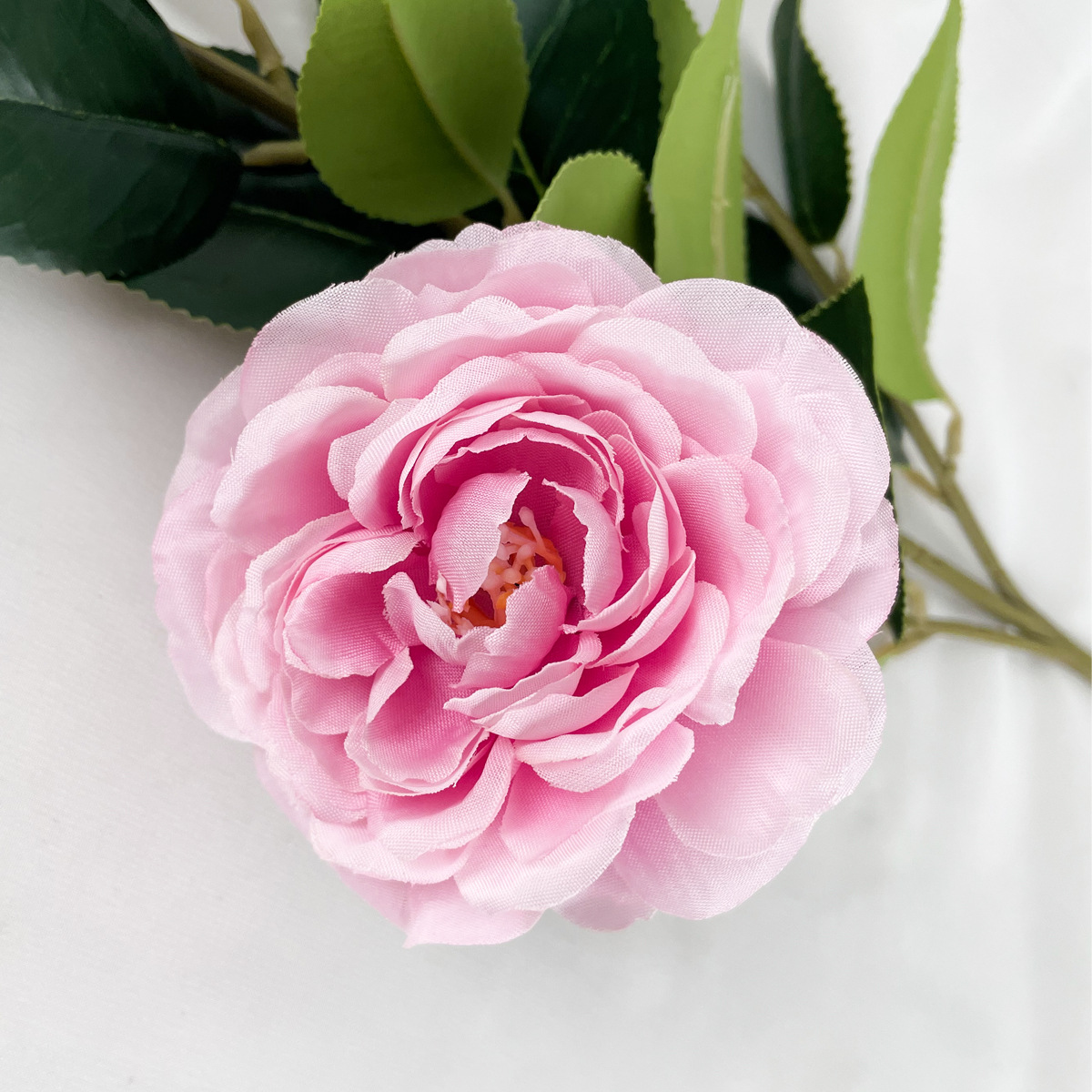 Multi-head artificial camellia branches, gardenias, dining table, living room, home decoration, artificial flower arrangements, flower tree landscaping, and photo props Application Scenario
