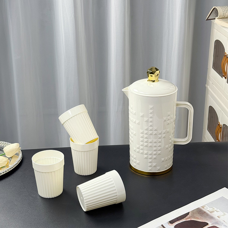 Cross-border e-commerce white travel tea cup set, mini portable outdoor checkered pattern convenient set, cold water bottle