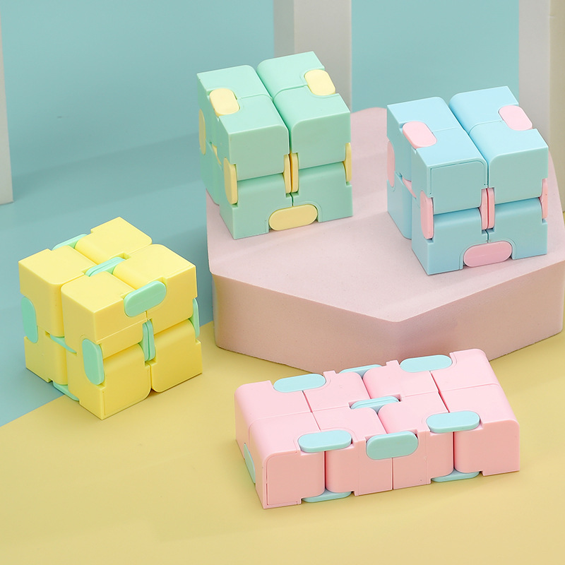 Infinite Rubik's Cube, Macaron-colored, fingertip flipping Rubik's Cube, thinking exercise, new cross-border foreign trade educational toy wholesale Application Scenario