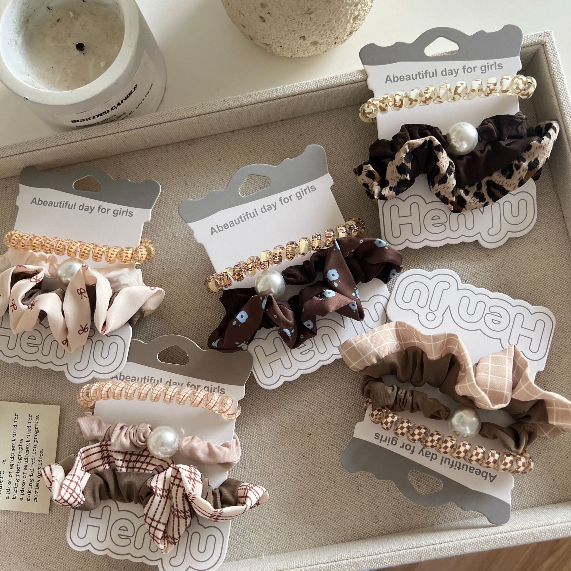Korean-style simple leopard print lace small intestine hair band, retro charm, pearl hair tie, versatile ponytail hair tie, high-elasticity rubber band details Picture