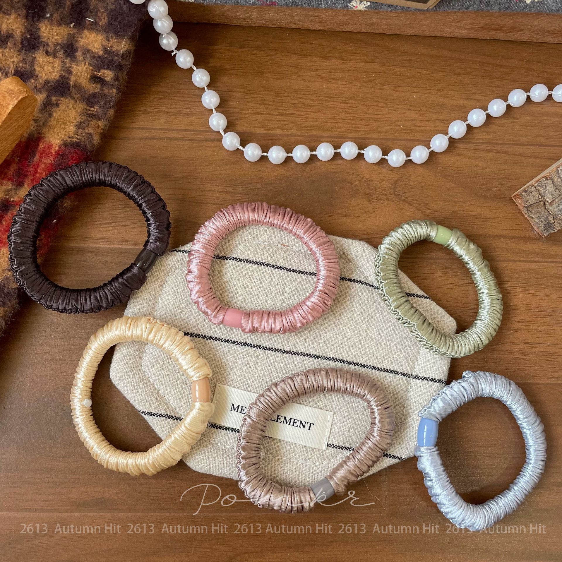Korean-style simple and versatile basic hair bands, high-elasticity texture seamless mask bands, elegant solid-color hair ties, hair accessories, and leather bands Application Scenario