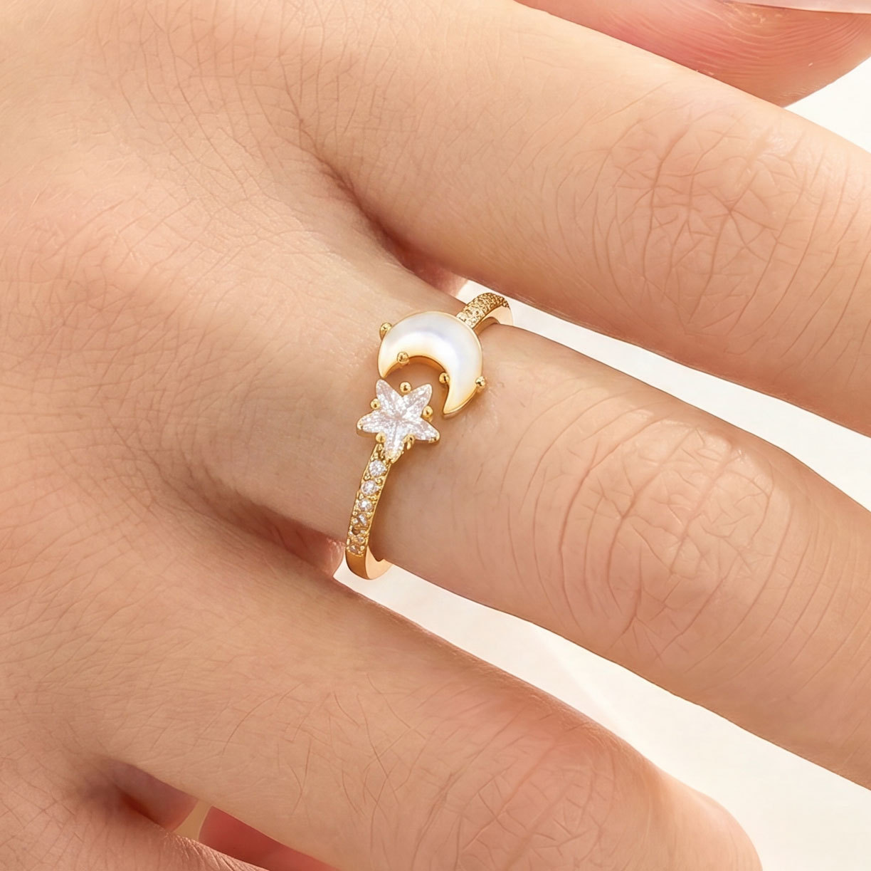 Factory direct supply of Star Moon Mother-of-pearl open ring copper alloy real gold electroplated light luxury adjustable ring in stock wholesale
